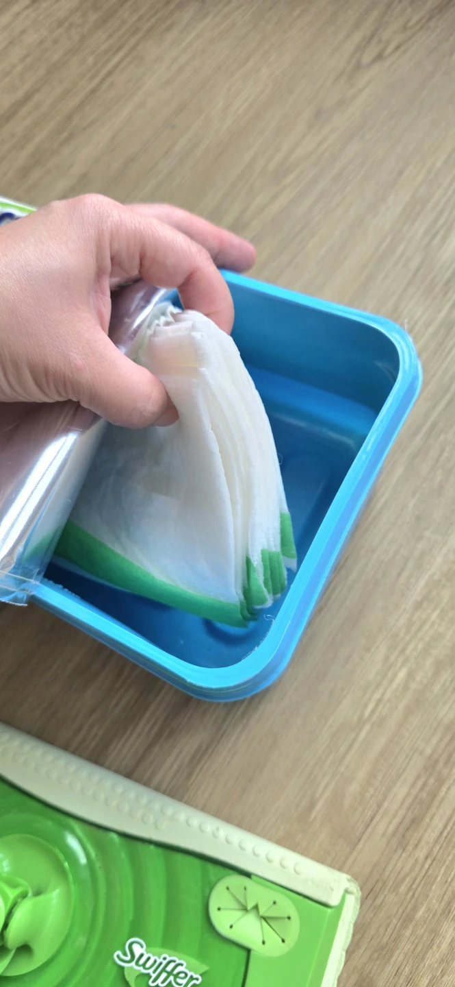 [Moving Sale] Swiffer WetJet, Sweeper, Refills & Squeegee - photo 4