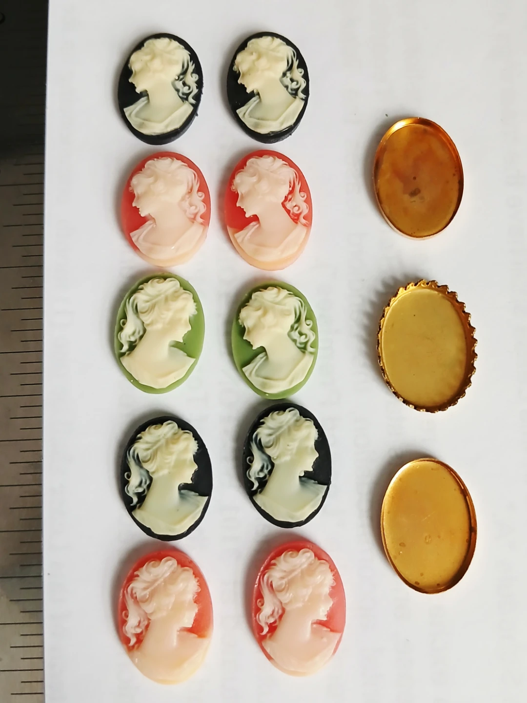 Set of 10 Cameo Cabochons - photo 3