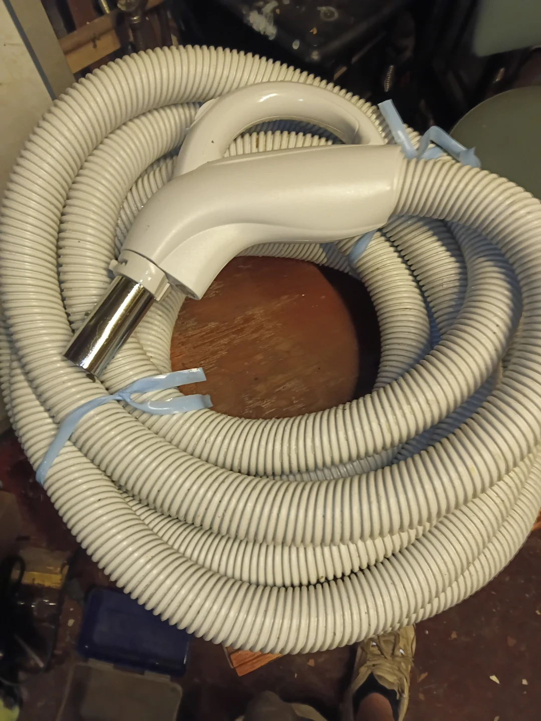 White Vacuum Hose with Handle