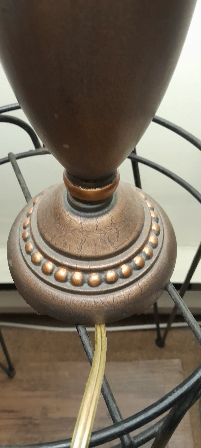 Table Lamp with Floral Shade - photo 3
