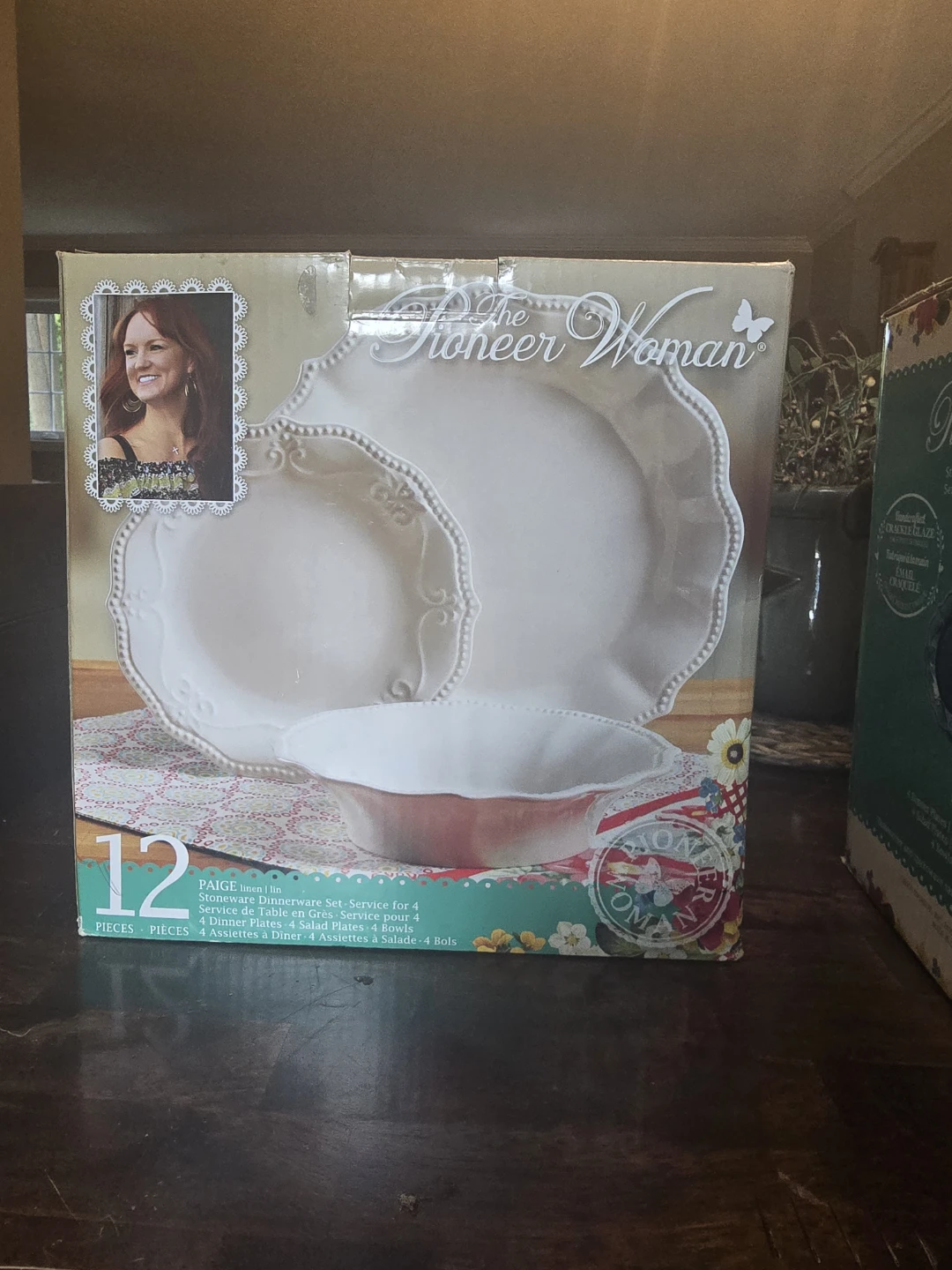 The Pioneer Woman Dinnerware Set