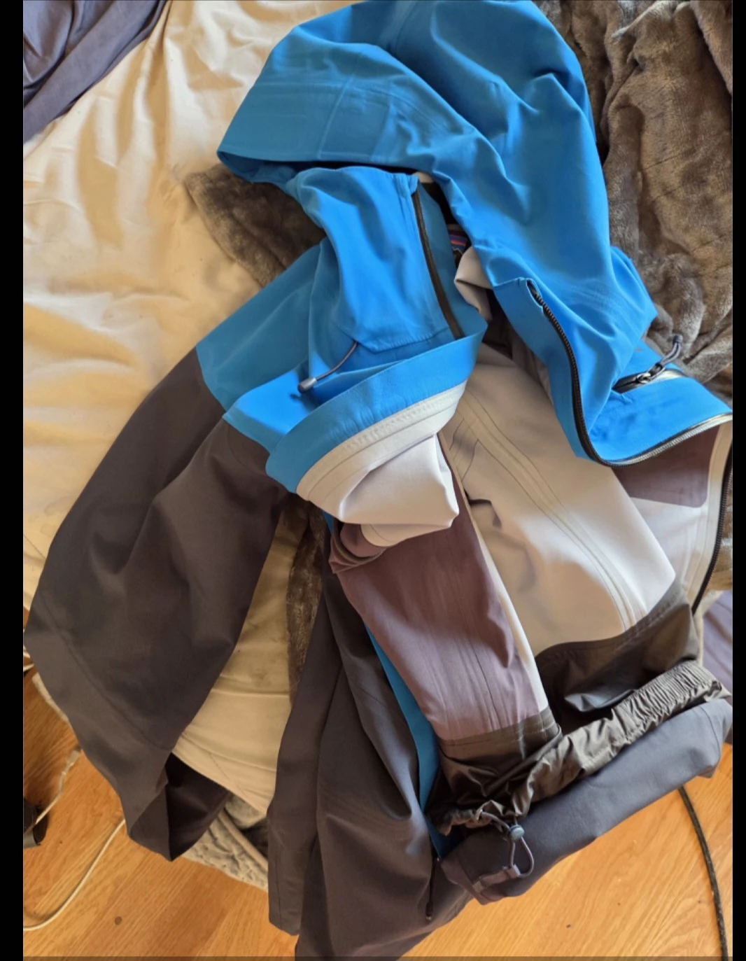 BRAND NEW PATAGONIA ITEMS - photo 2