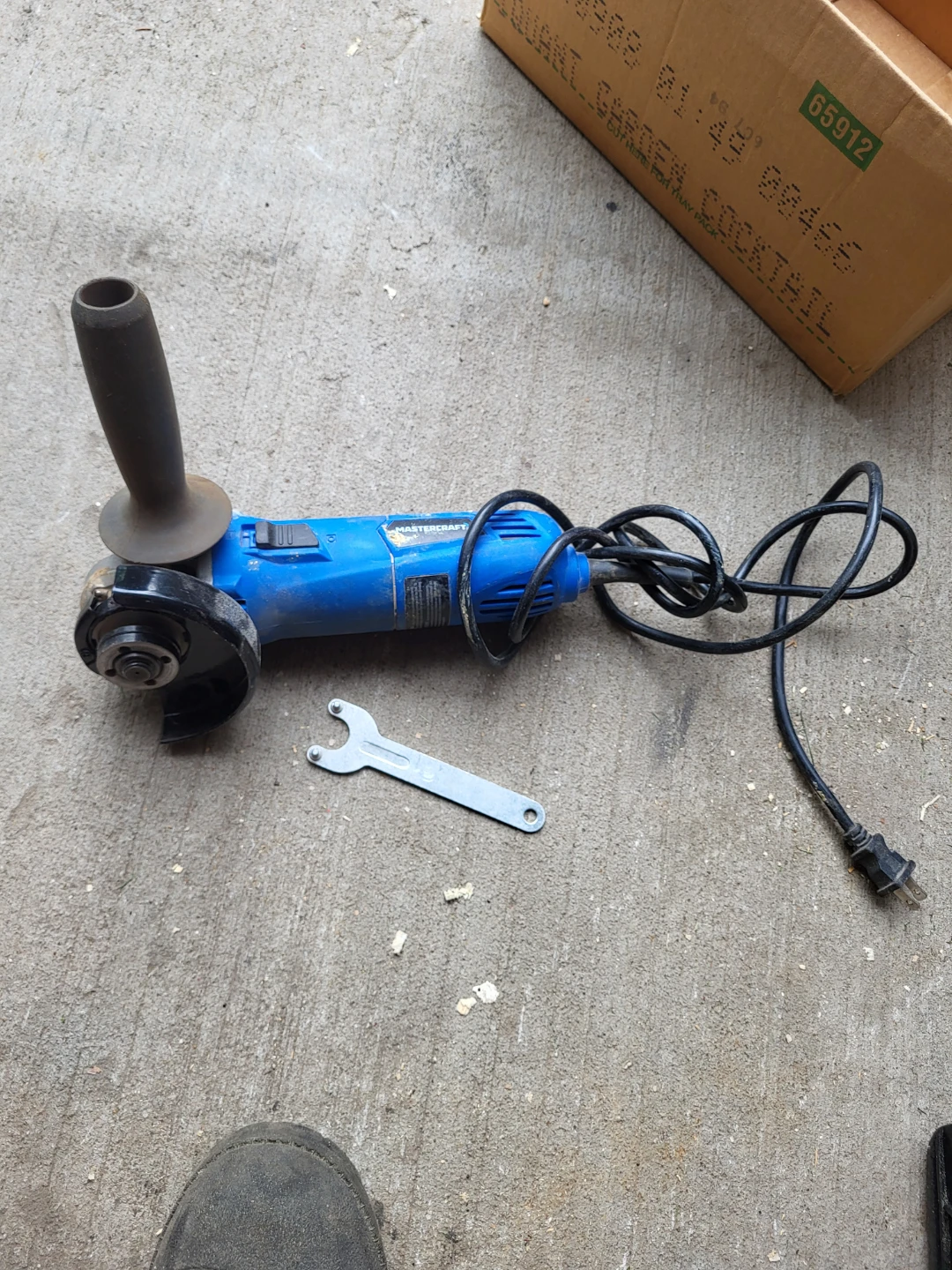 Mastercraft 6 Amp 4-1/2 Inch Angle Grinder Tool