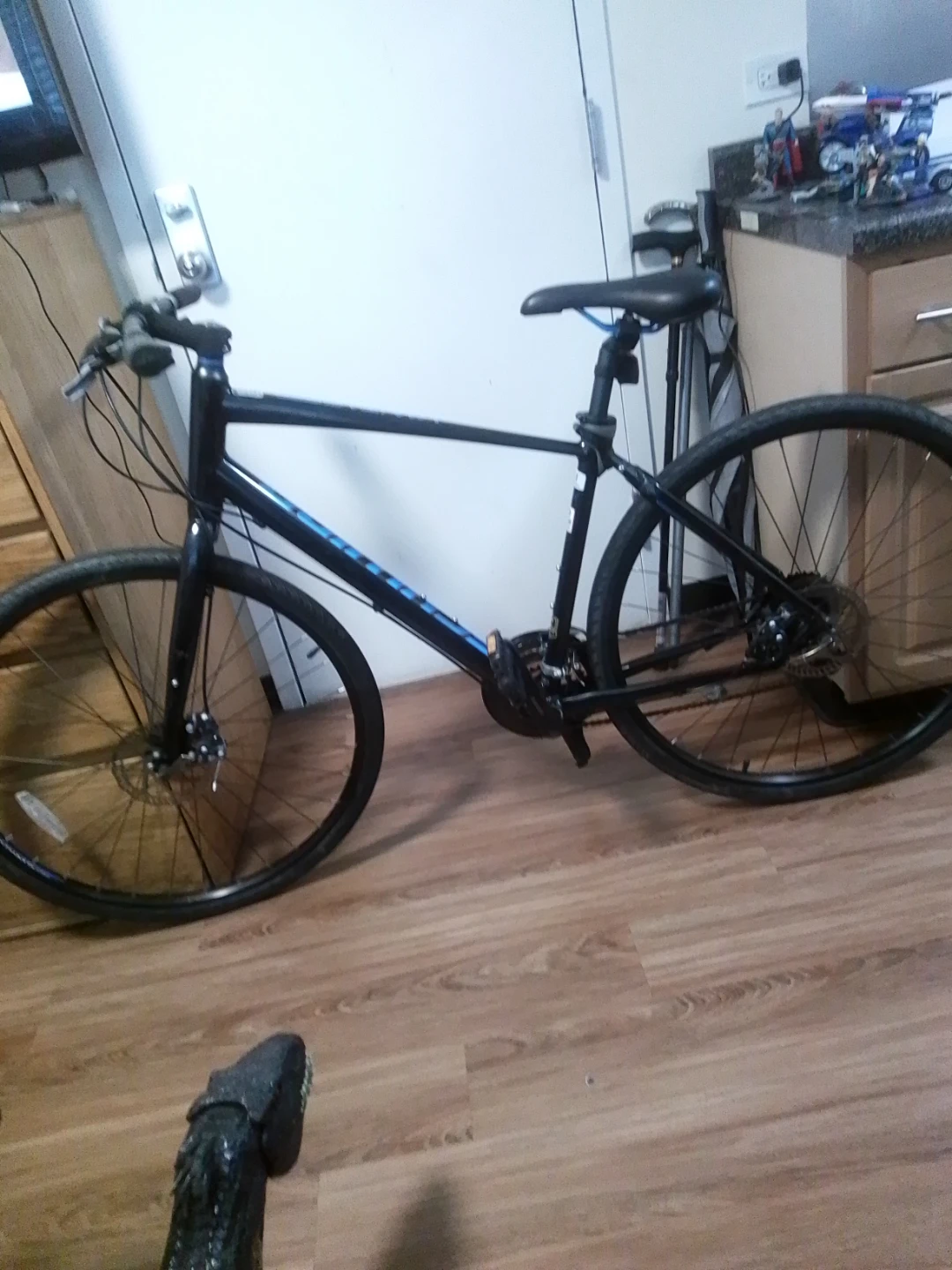 Schwinn hybrid bike - photo 2