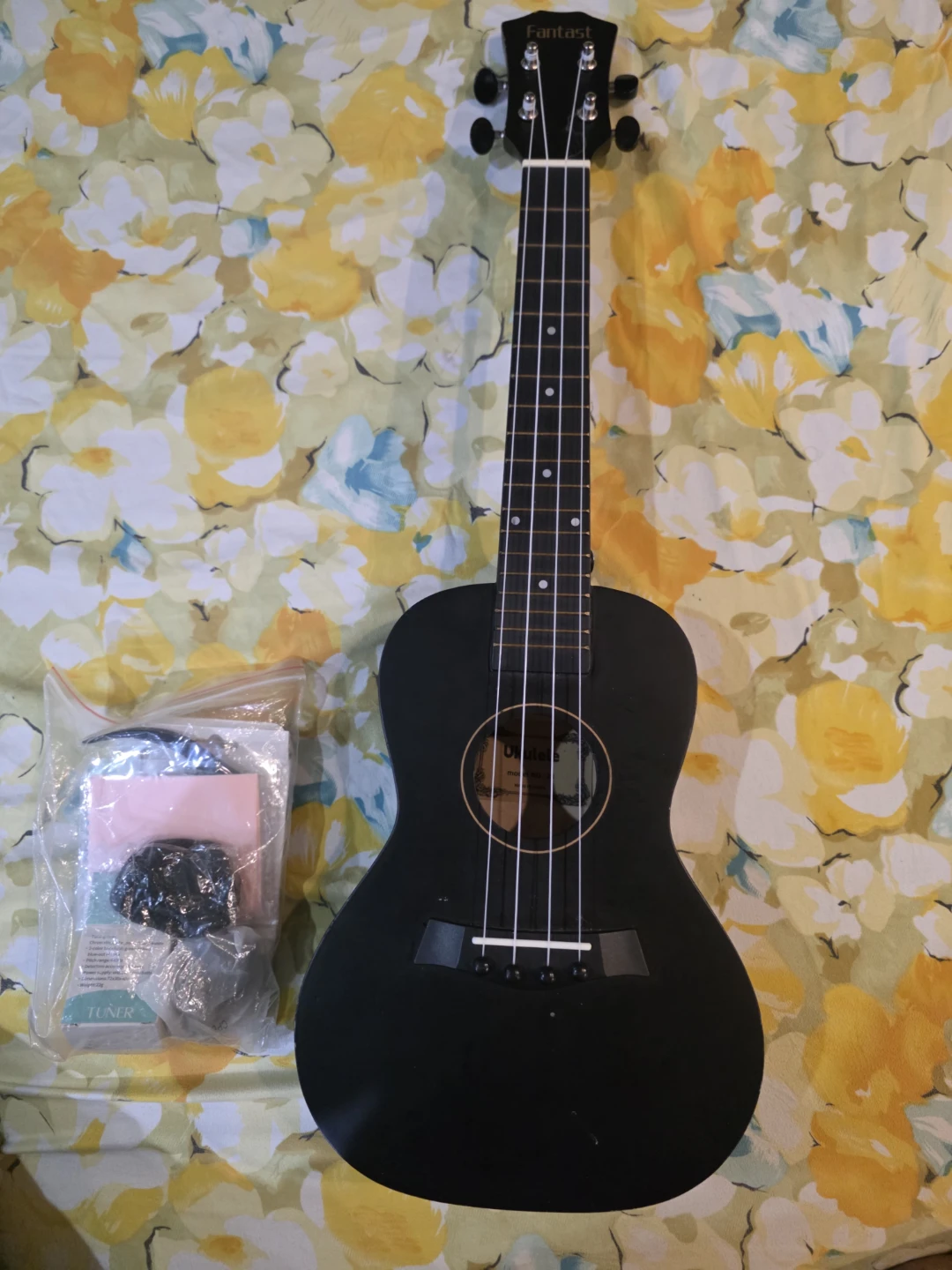 Black Fantasi Ukulele with Gig Bag and Accessories - photo 3