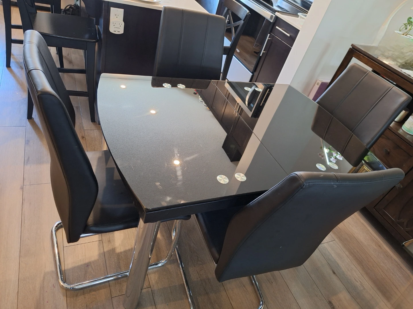 Glass dinning table and 4 chairs for sale - photo 2