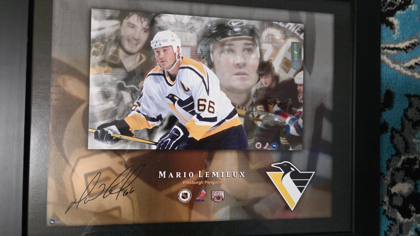 Mario Lemieux Autographed Pittsburgh Penguins Framed Display