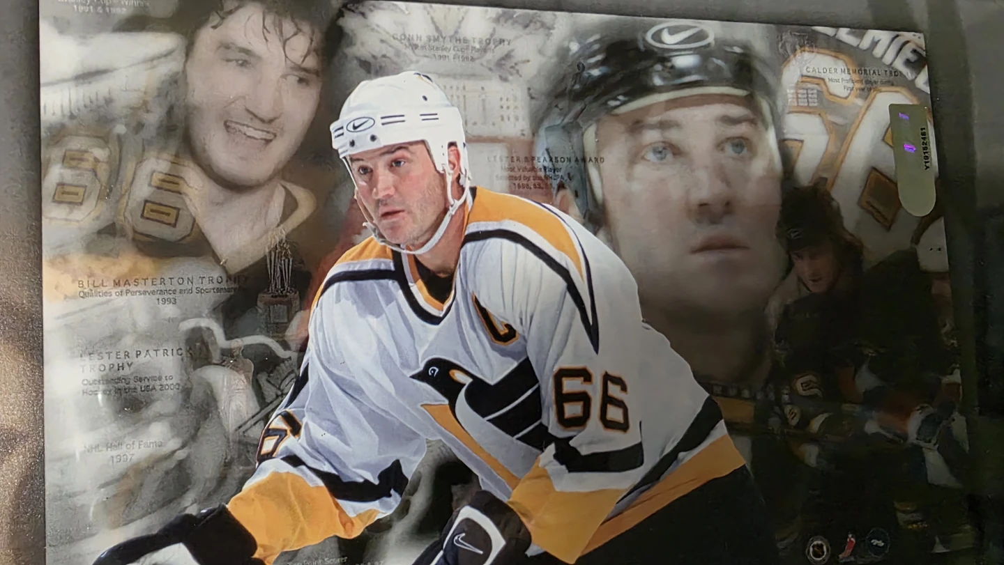 Mario Lemieux Autographed Pittsburgh Penguins Framed Display - photo 2