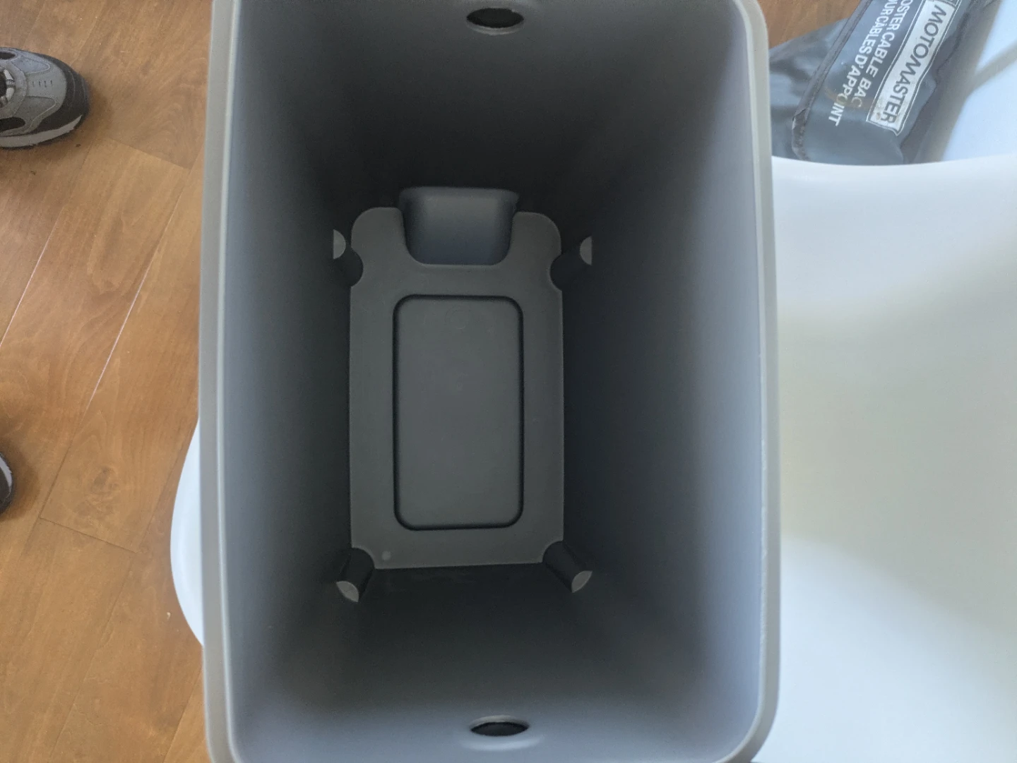 Sterilite StepOn 4 Gal. Waste Basket - photo 2