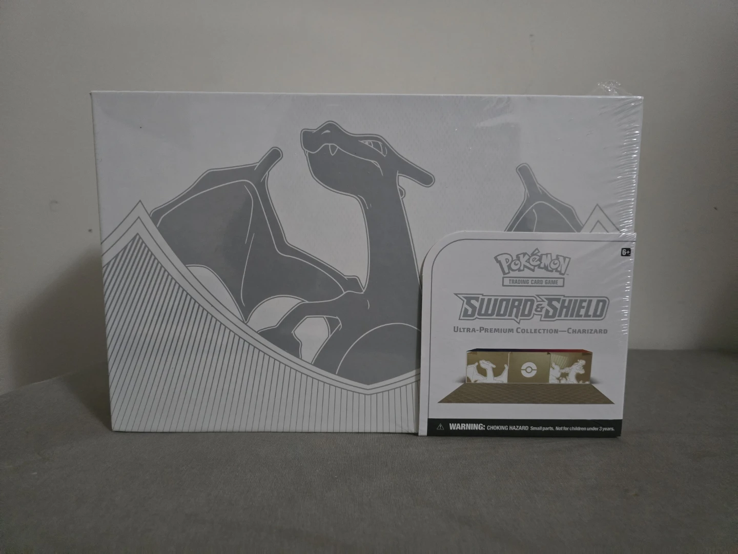 Pokemon Sword & Shield Ultra-Premium Charizard Collection Box