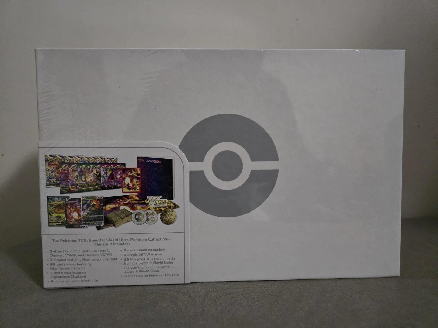 Pokemon Sword & Shield Ultra-Premium Charizard Collection Box - photo 2