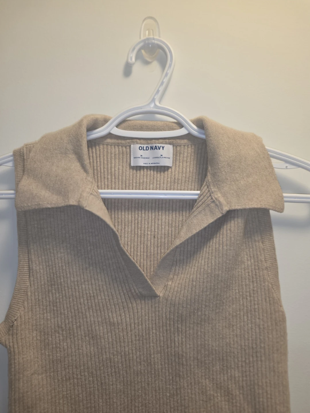 Old Navy Beige Ribbed Collared Sleeveless Top - Size M - photo 2
