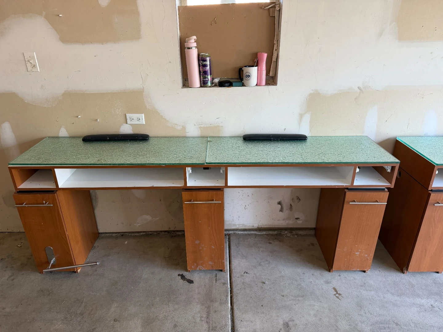 4 Double Manicure Tables With 4 Chairs, For 8 people