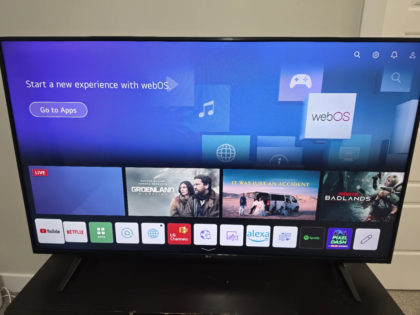 LG 55" 4K UHD Smart TV with Remote - photo 2