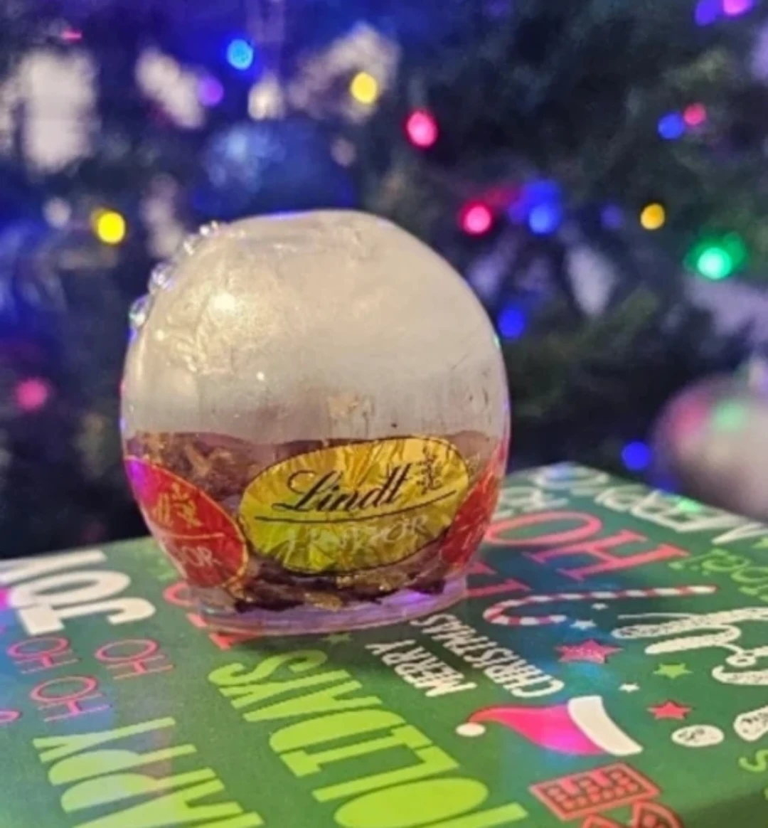 Lindt Chocolate Skull Decoration - photo 3