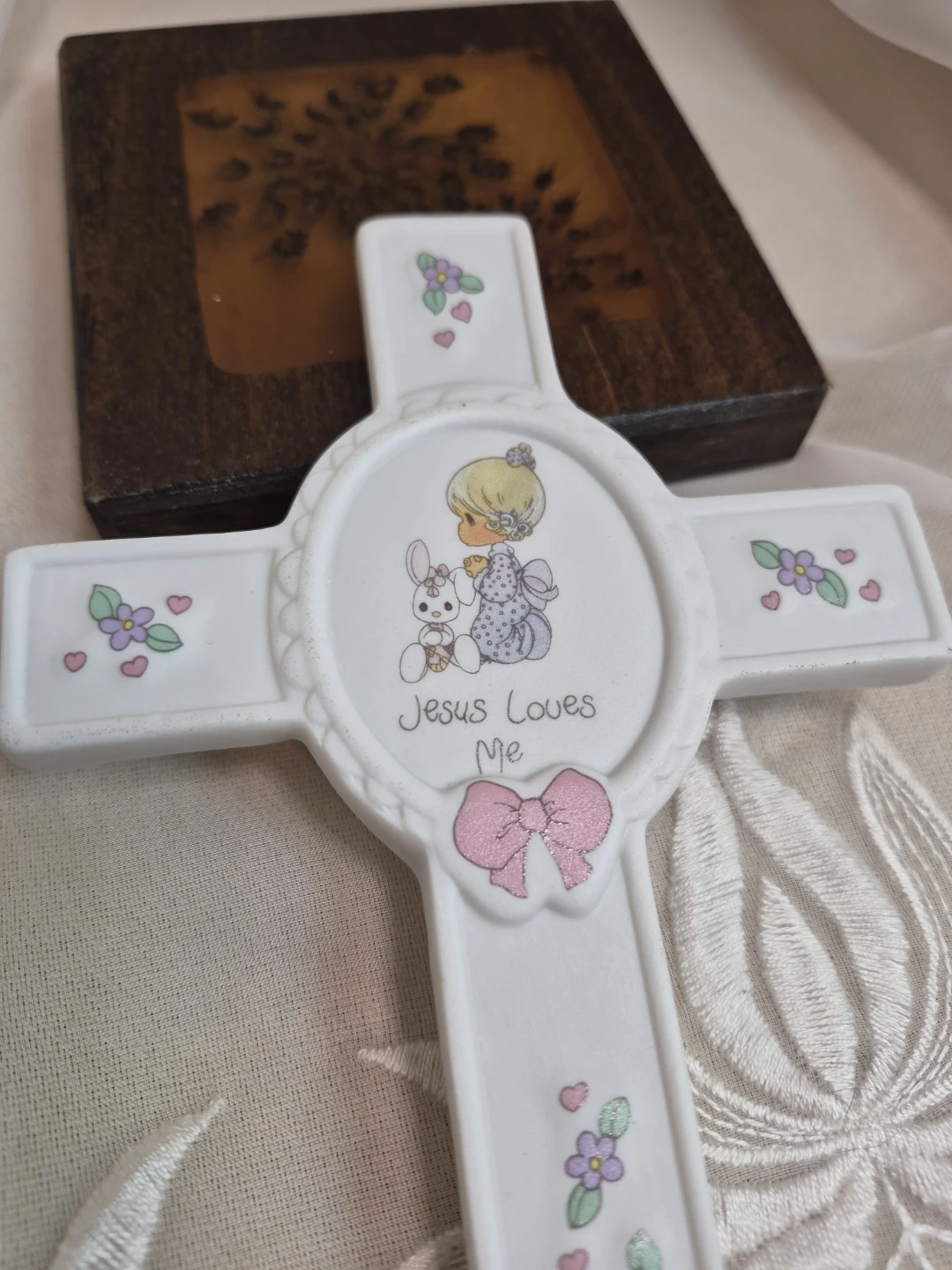 Vintage Porcelain Precious Moments “Jesus Loves Me” Cross - photo 2
