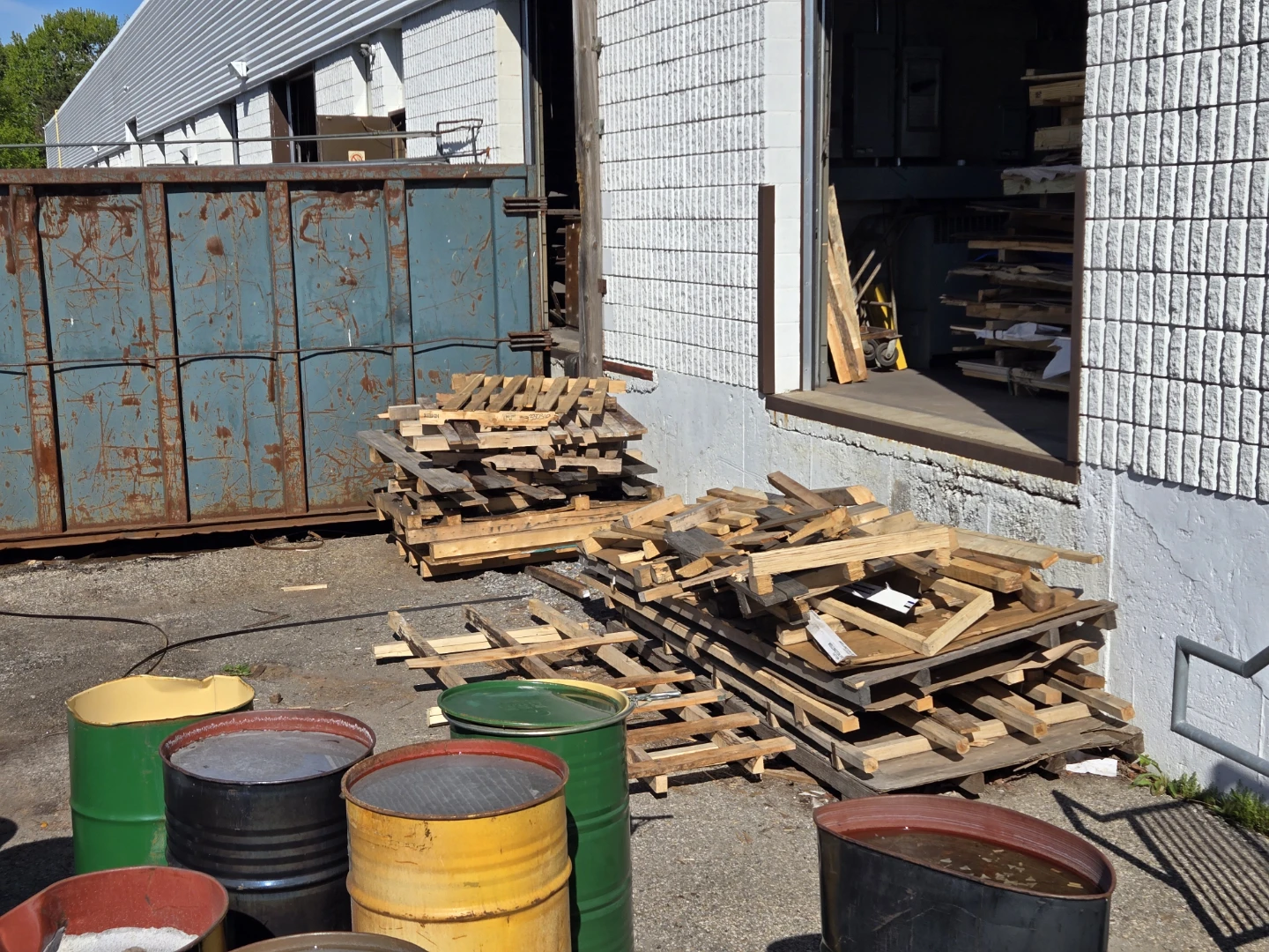 Scrap Wood Pallets and Cutoffs