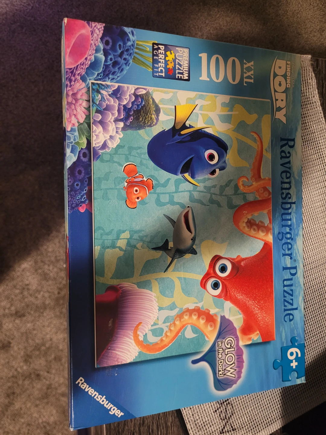 Ravensburger Finding Dory 100 Piece XXL Glow in the Dark Puzzle