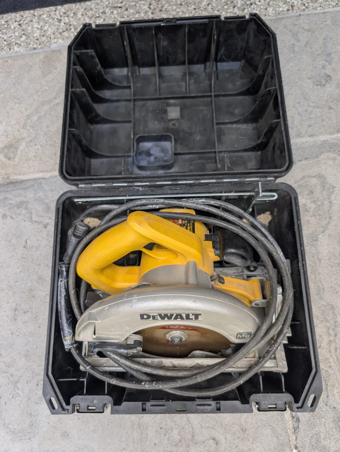 DEWALT Circular Saw with General 7" Blade - photo 2