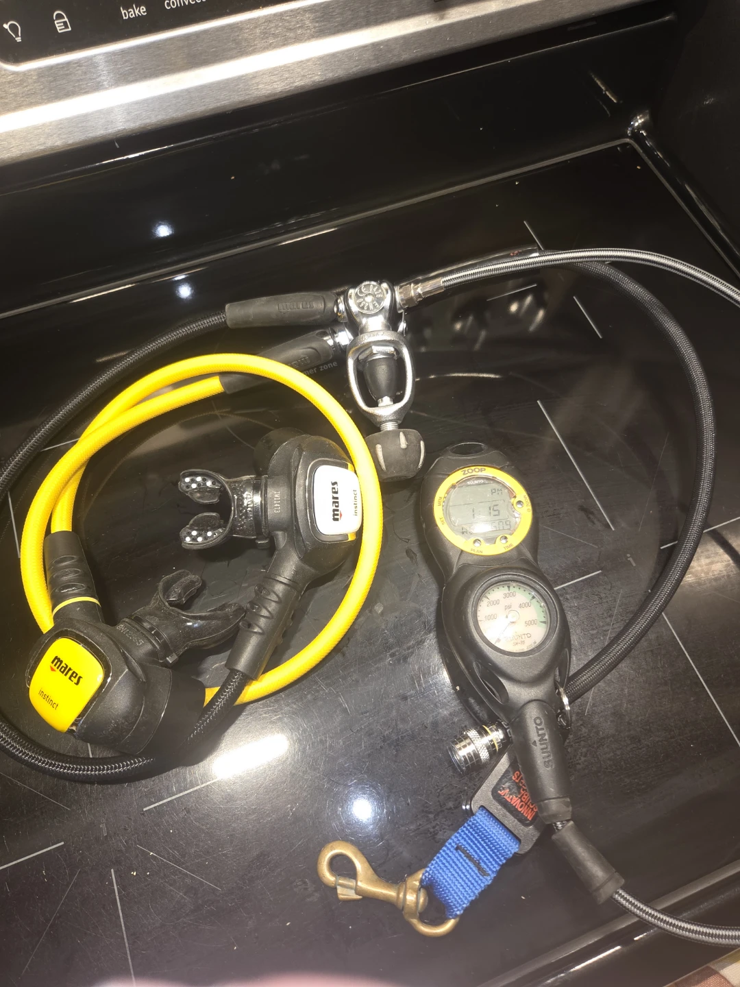 Mares and Suunto Scuba Diving Regulator Set