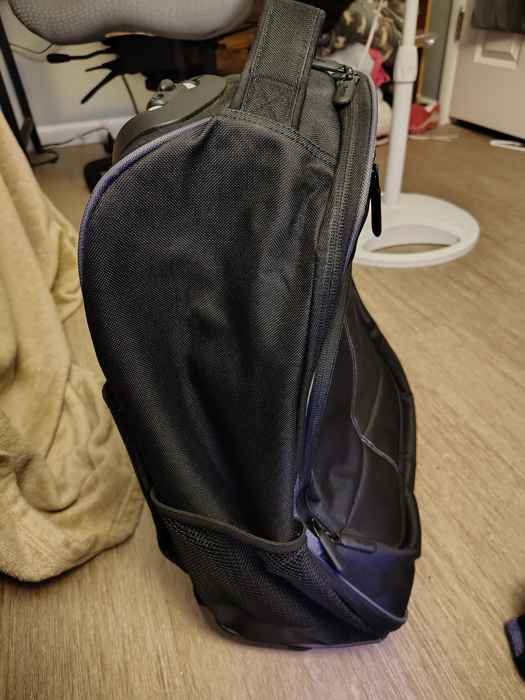 Rolling black backpack - photo 4