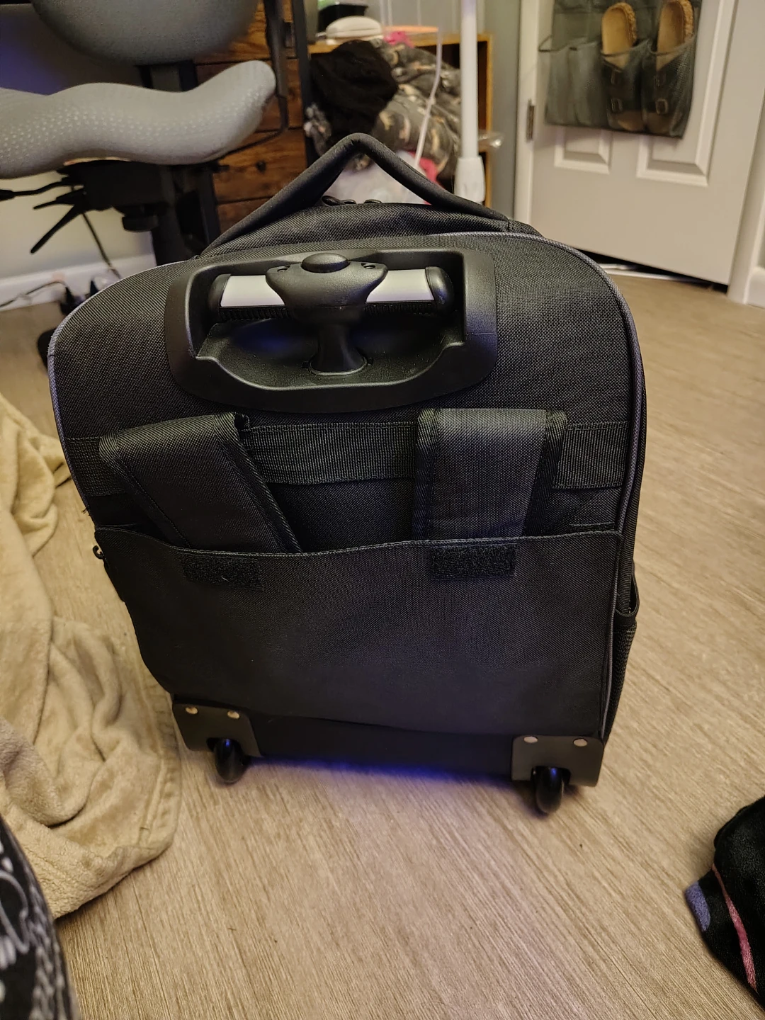 Rolling black backpack - photo 5