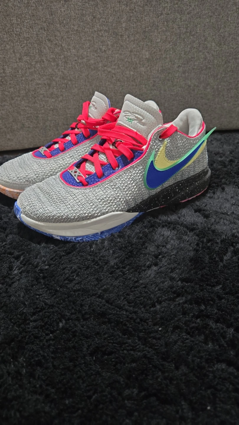 Nike LeBron 20 Pink Diamond Collection Shoes