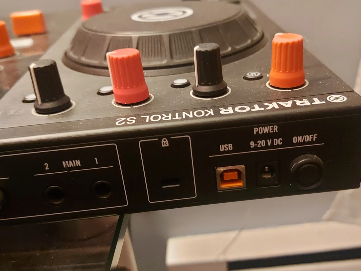Native Instruments Traktor Kontrol S2 DJ Controller - photo 3
