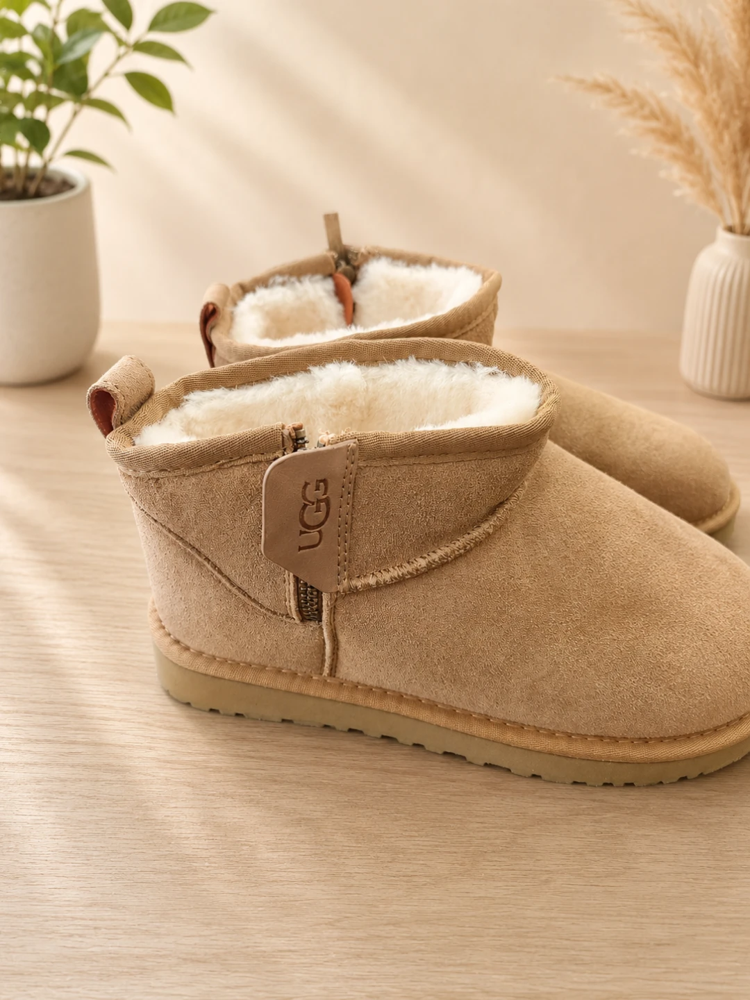 UGG Mini Boots Size 38 - photo 2