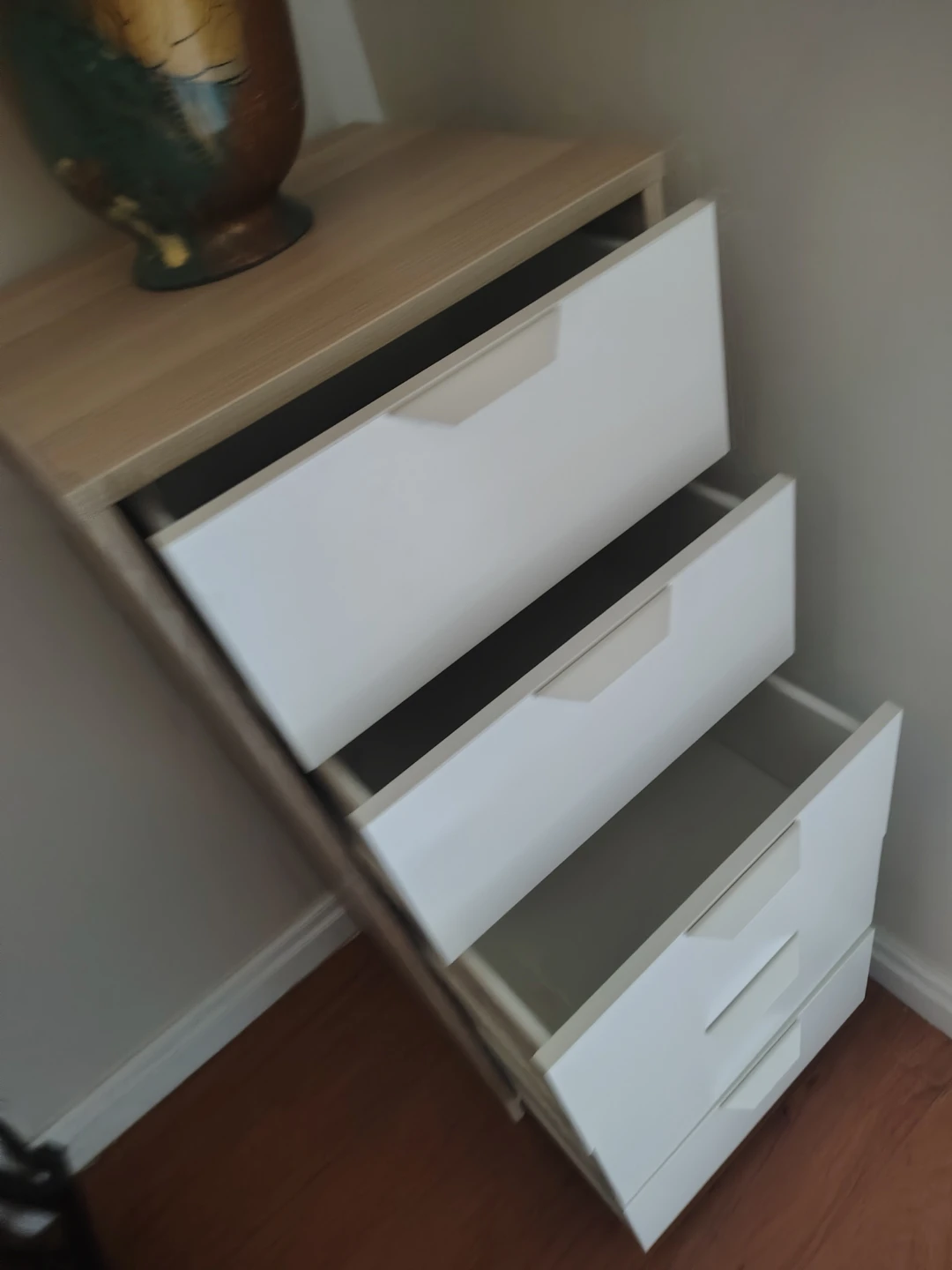 White and Wood 5-Drawer Dresser, it's new and original. - photo 2