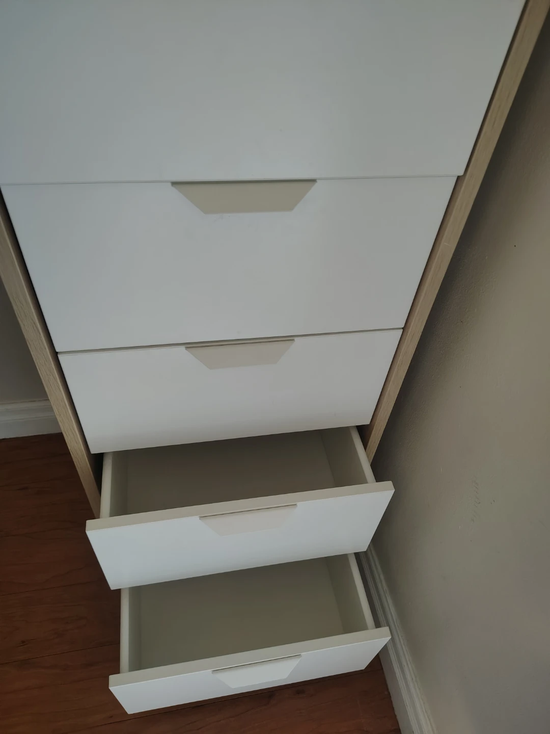 White and Wood 5-Drawer Dresser, it's new and original. - photo 4