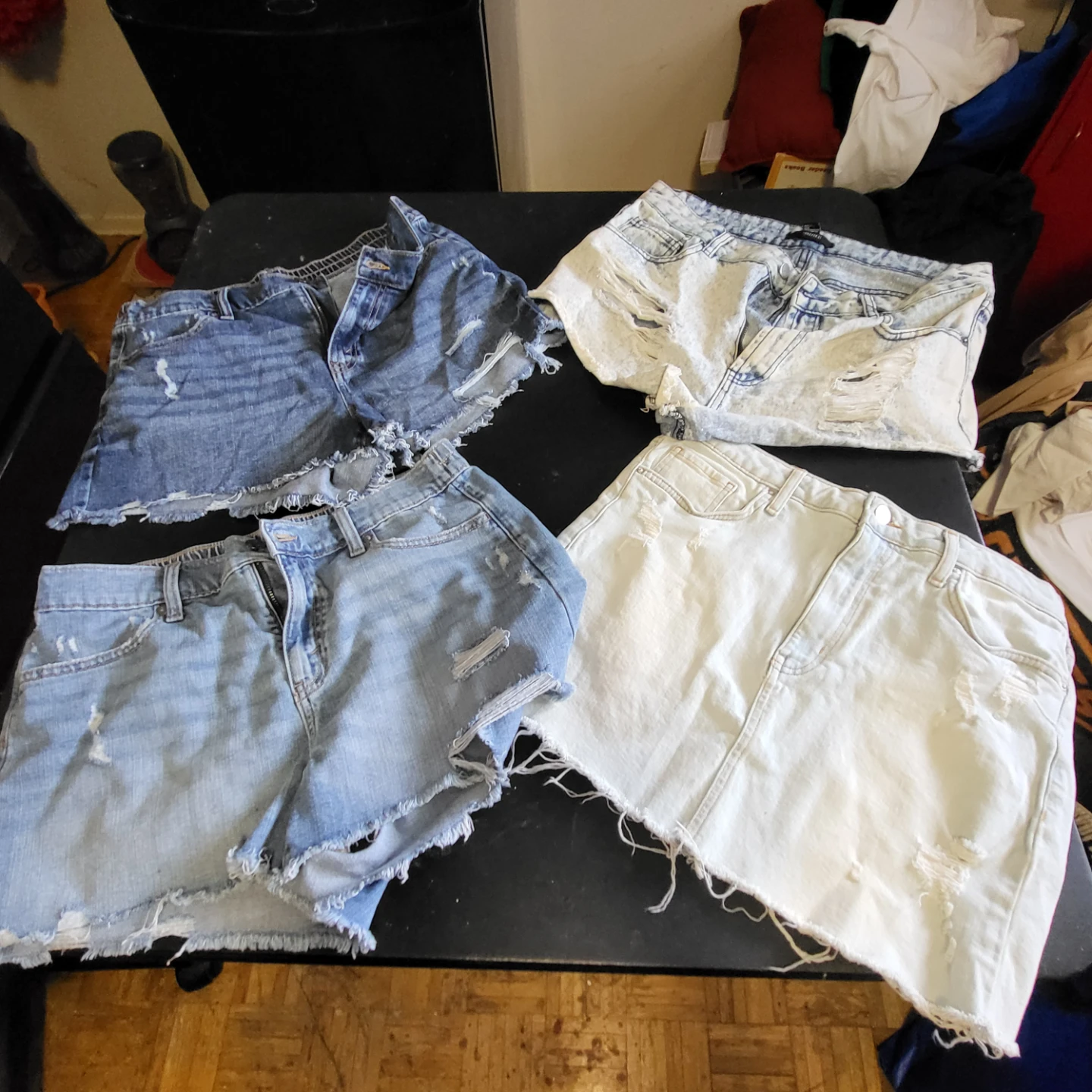 Women's 4pc Bundle Sz Med (28 -31)