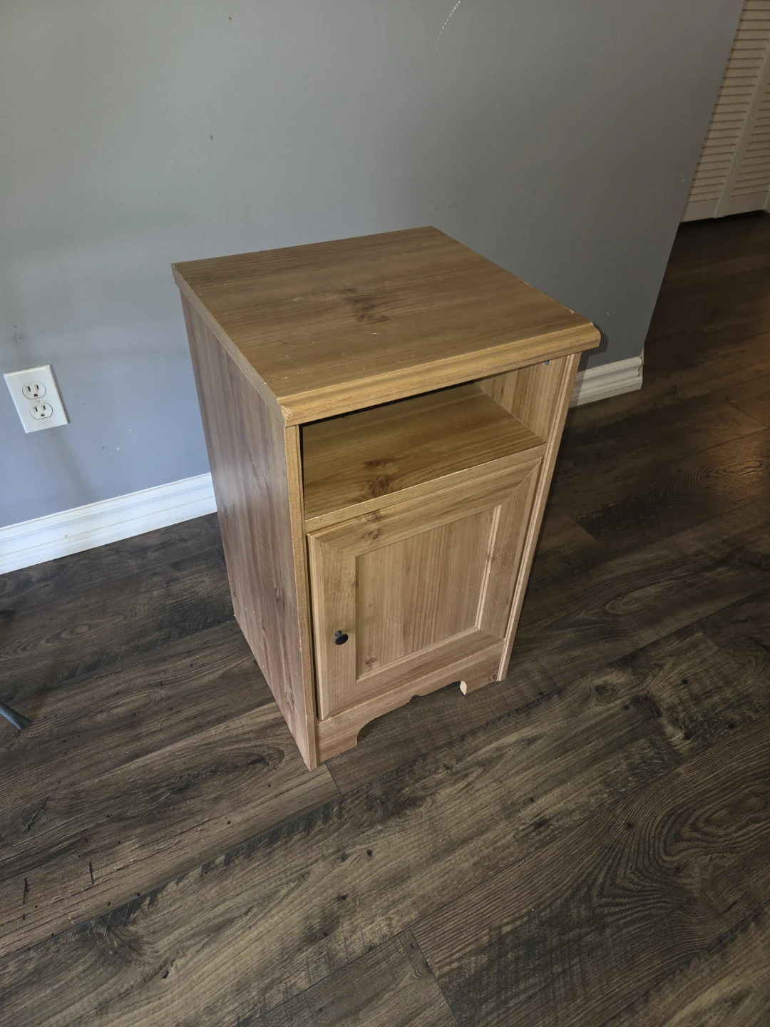 Light Wood Accent Cabinet / Night stand