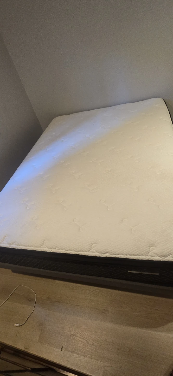 Queen size matress and solid base - photo 2