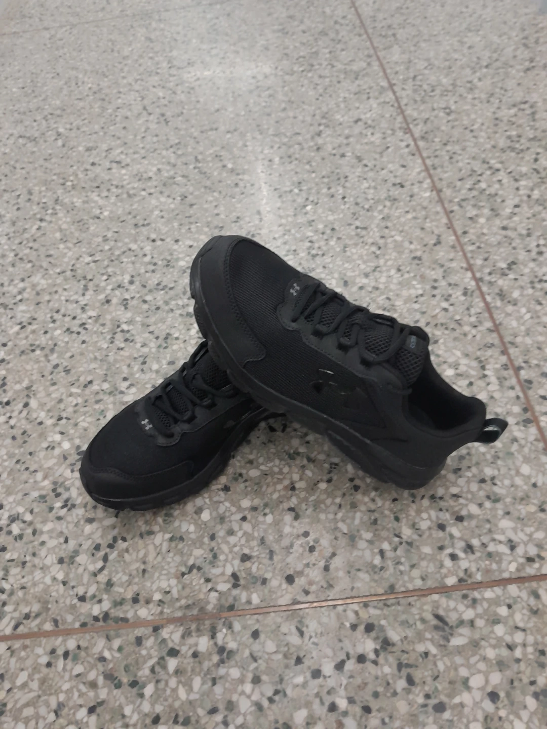 Under Armour Charged Assert 9 Running Shoes Size 10