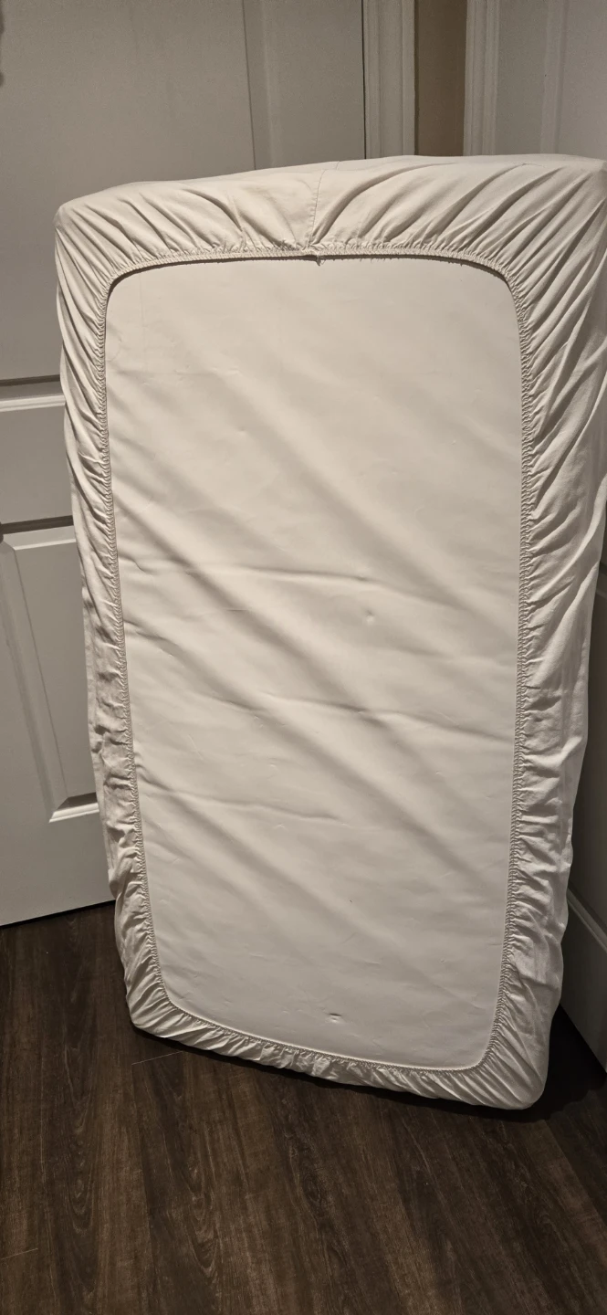 Crib Mattress with Fitted Sheet - photo 2