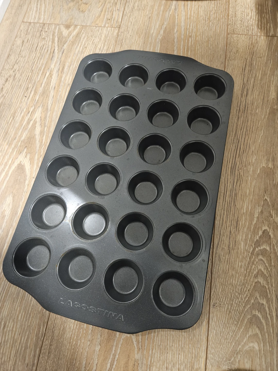 ⚽️ Lagostina mini muffin pan