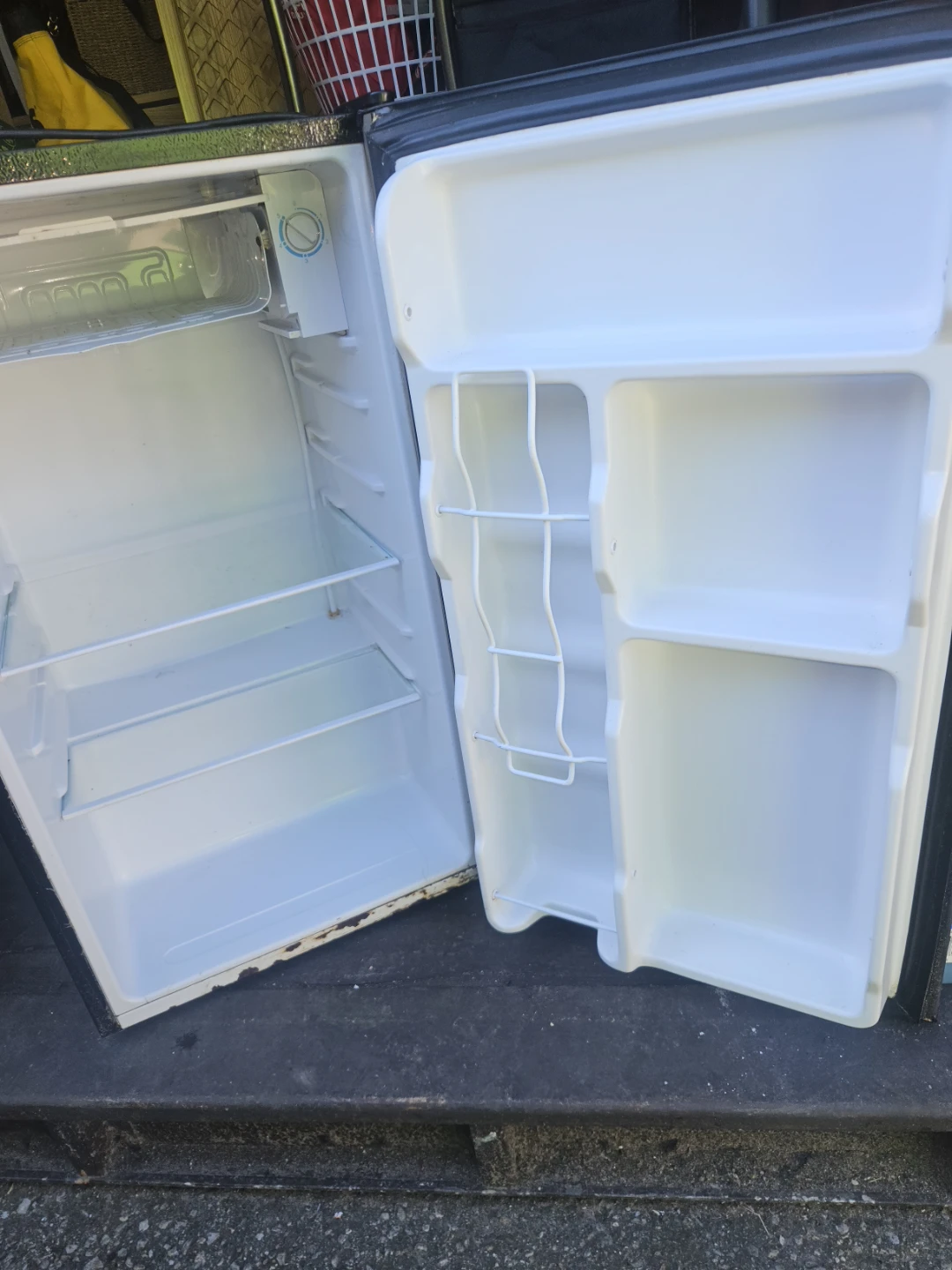 RCA Mini Fridge - photo 4