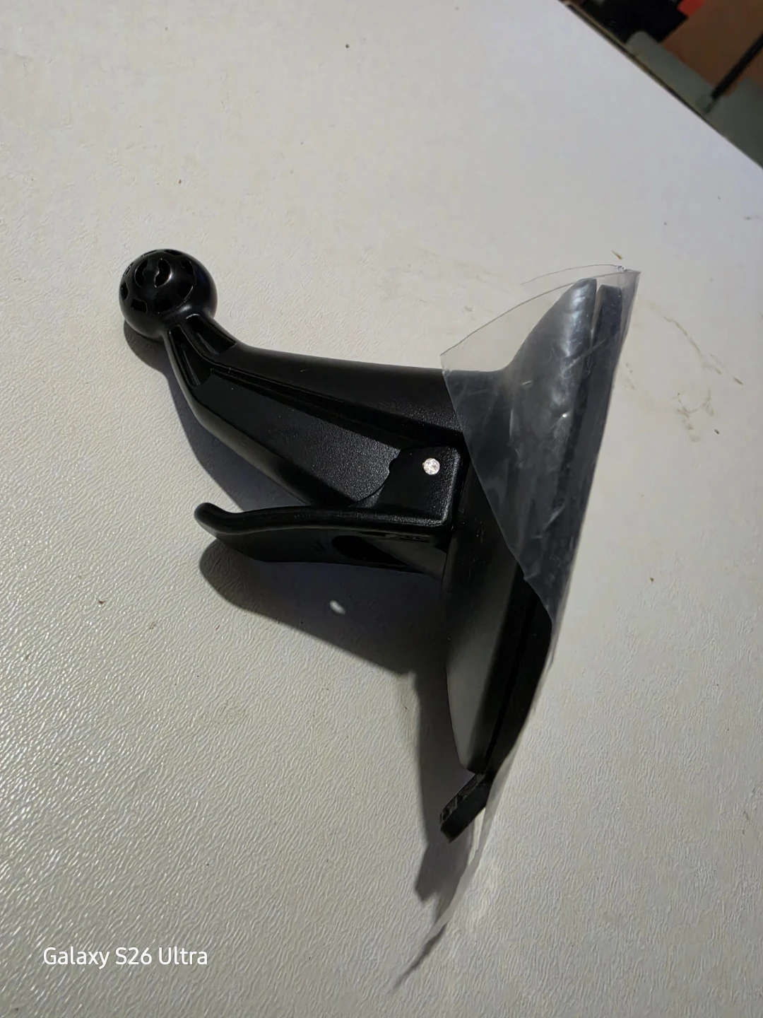 Genuine Garmin Large Suction Cup Mount for 6" + 7" RV Dezl Nuvi - photo 2