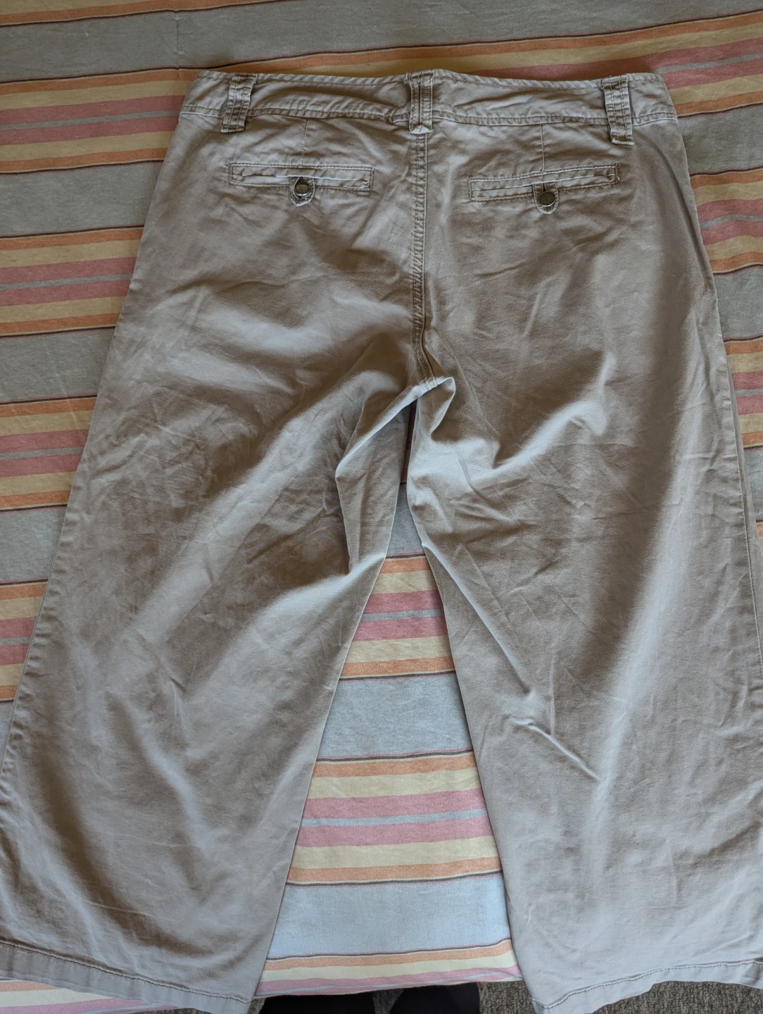 Calvin Klein women's Capri pants. Size 8. Like new.