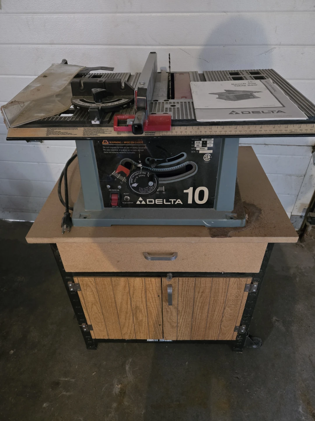 DELTA 10" Bench Top Table Saw With Cabinet & Extra Blades