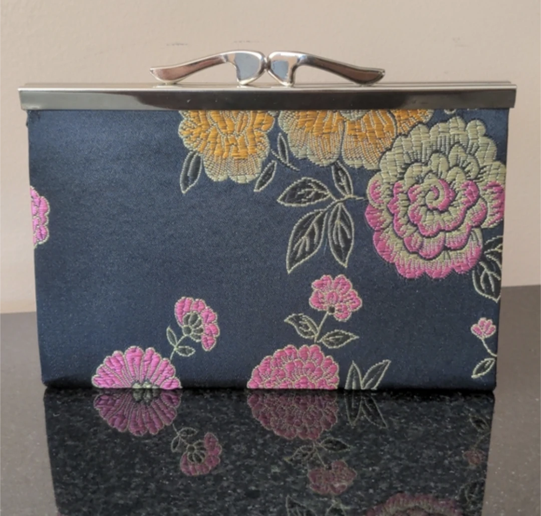 Small Clutch With Floral Embroidery - photo 2