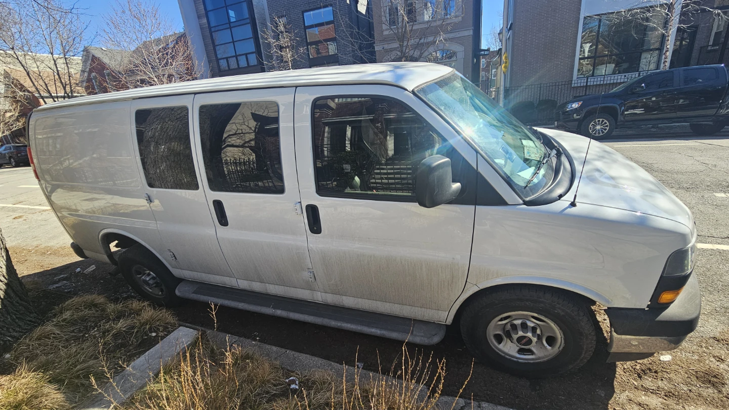 GMC Van Cargo Van - photo 2