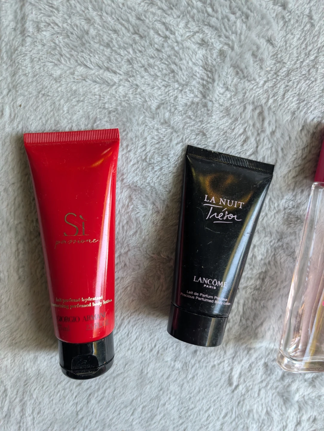 ⚽Assorted Perfume and Lotion Miniatures Set - photo 2