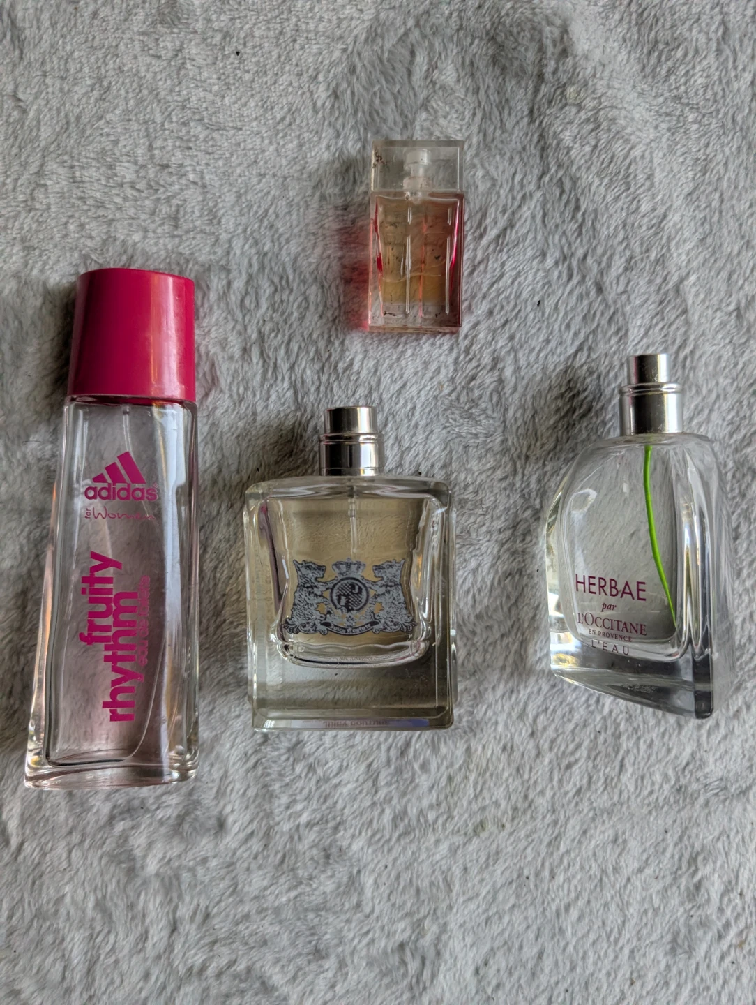 ⚽Assorted Perfume and Lotion Miniatures Set - photo 3
