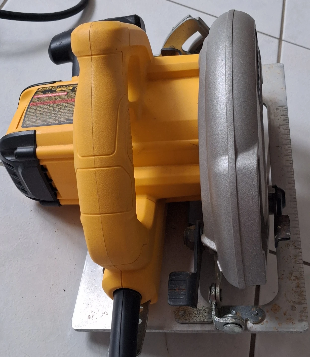 DEWALT DWE575 7-1/4" Circular Saw - photo 4