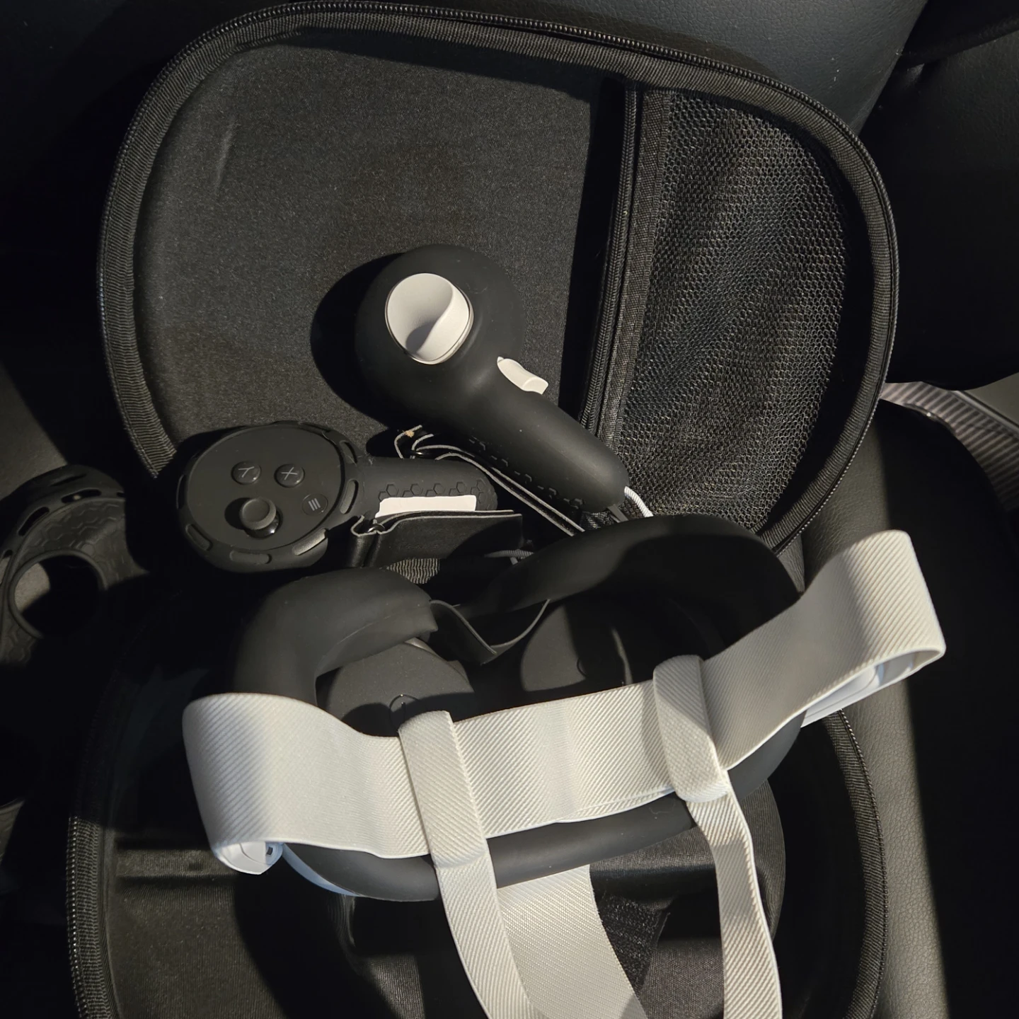 Meta Quest 3s VR Headset - photo 3