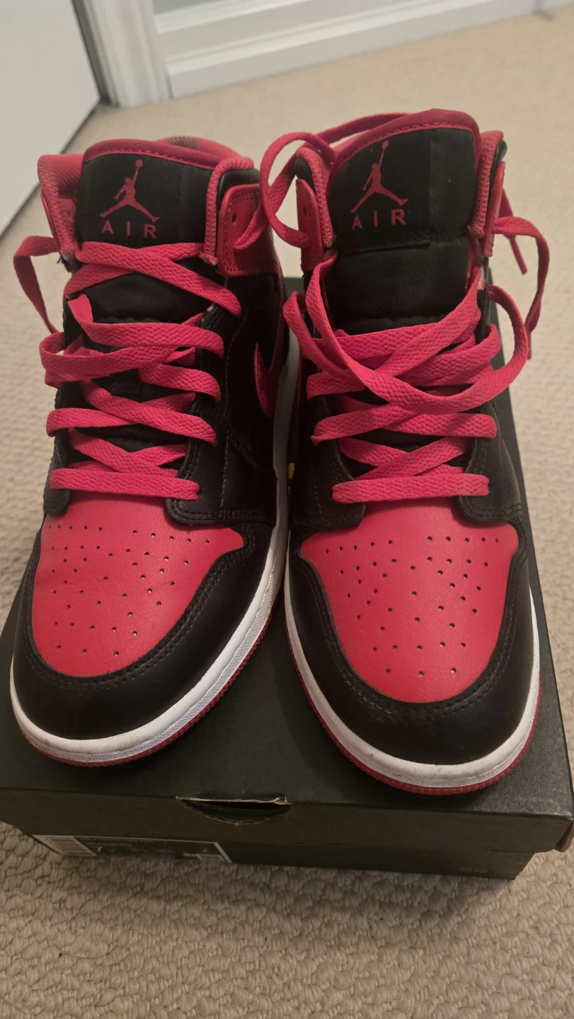 Air Jordan 1 Mid (GS) Youth Sneakers