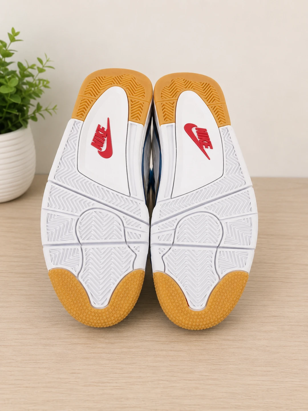 Nike SB White and Navy sneakers - photo 3