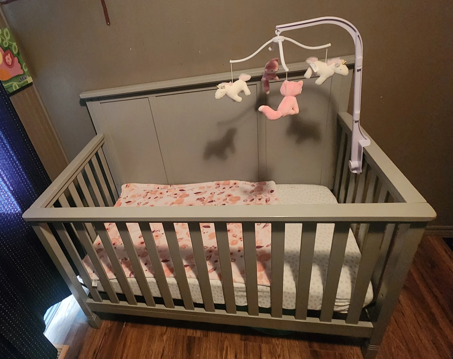 Practically New Baby Crib & Accessories - photo 3